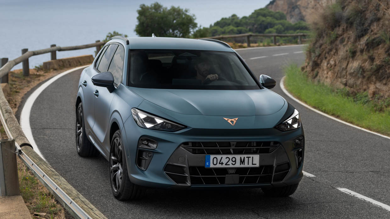 2025 Cupra Terramar avant 3/4 angle eau statique