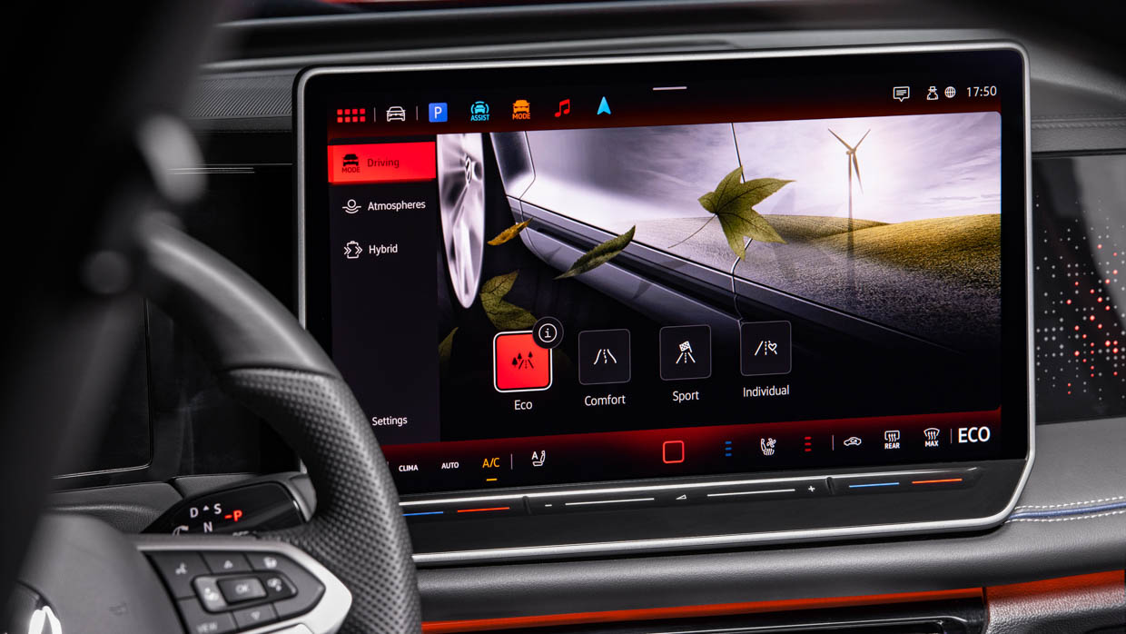 Infodivertissement à écran tactile du Volkswagen Tiguan R Line 2025