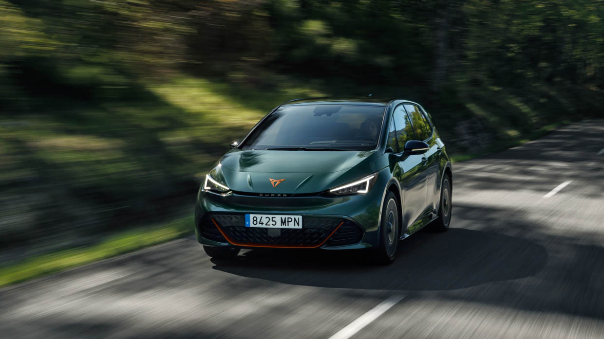 Prise de vue en angle de conduite de la Cupra Born VZ 2024