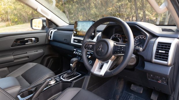Plan large de l'intérieur du Mitsubishi Triton GLS 2024