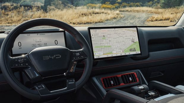 Volant intérieur et écrans BYD Shark 6 2025