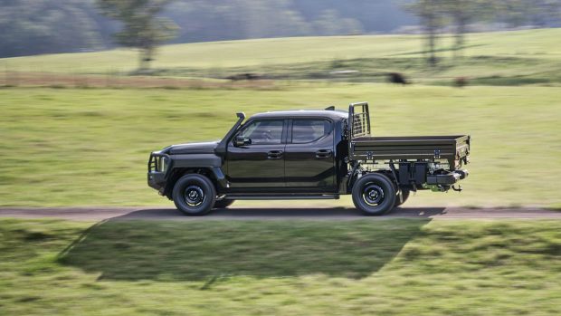 Prise de vue du plateau en alliage à conduite à angle latéral de la Kia Tasman 2025