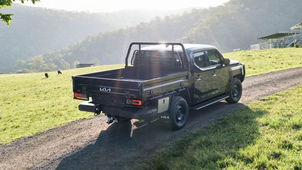 Prise de vue sur plateau en alliage à angle 3/4 arrière de la Kia Tasman 2025