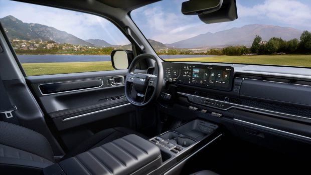 Plan large intérieur de la Kia Tasman 2025 avec volant 2