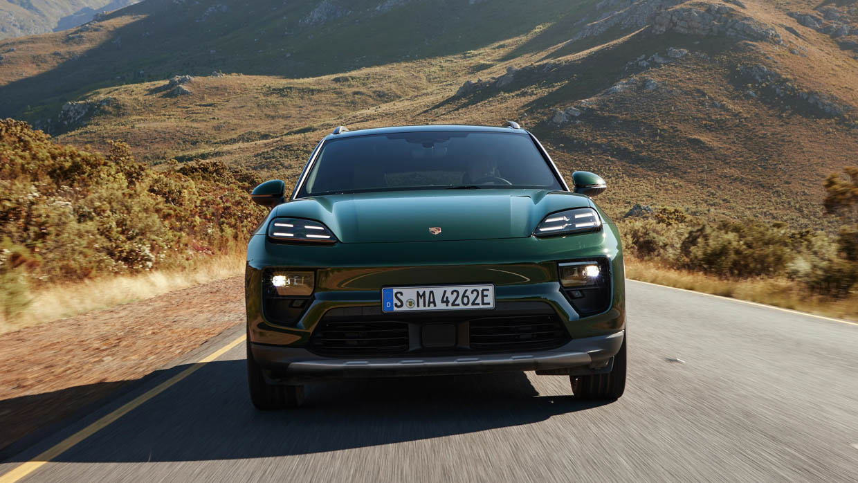 Le nouveau Porsche Macan EV arrive avec une hausse de prix de 30 000 $ alors que la version essence obtient la hache