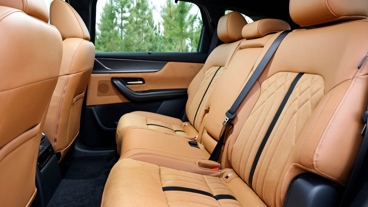 Mazda CX-70 Azami SP 2024 banquette arrière intérieure