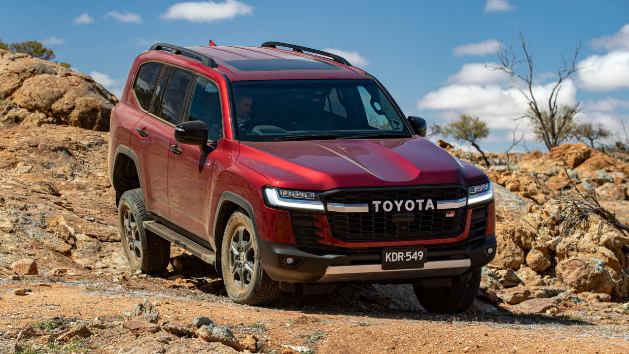 Le Toyota LandCruiser série 300 2025 bénéficie d'améliorations en matière de sécurité, de technologie et de commodité
