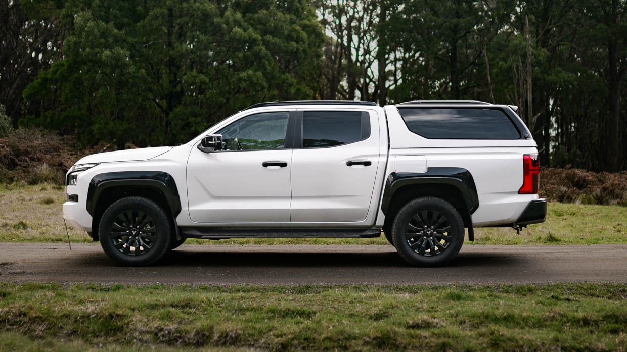 Côté Mitsubishi Triton GSR LT 2024