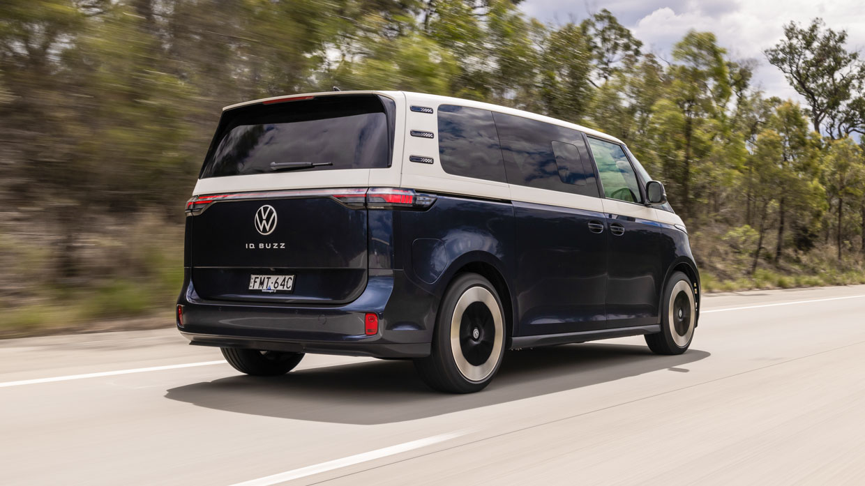 Volkswagen ID.Buzz LWB 2025 arrière roulant 3/4 2