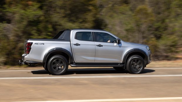 Prise de vue en angle latéral de l'Isuzu D-Max X-Terrain 2024