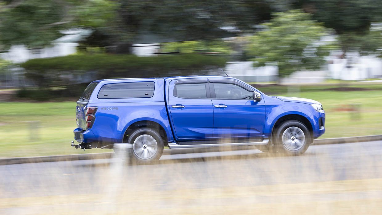 ISUZU D-MAX LS-U + Tour Mate 2025 Drive 2