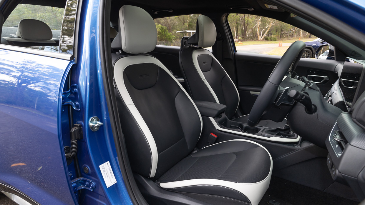 Kia K4 GT-LINE 2025 sièges avant intérieurs