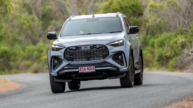 ISUZU MU-X 2025 X-Terrain Drive 2