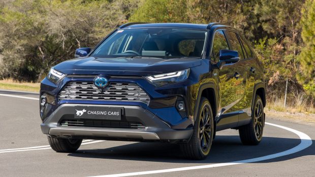 2024 Toyota RAV4 Cruiser Hybride Static Front Angle Shot