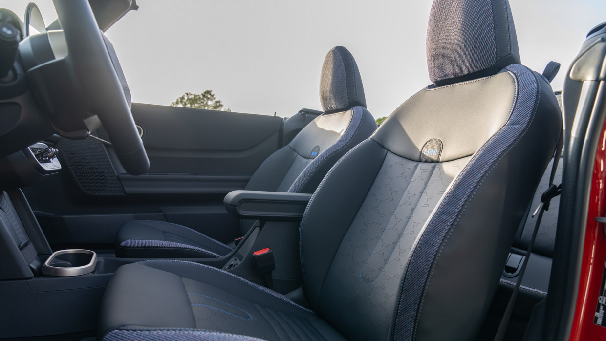 Mini Convertible 2025 siège avant