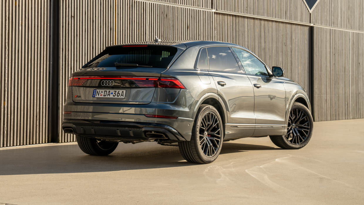Audi Q8 60 TFSI e 2025 rear