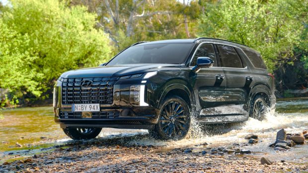 2024 Hyundai Palisade Calligraphie Black Ink Front 3/4 Water
