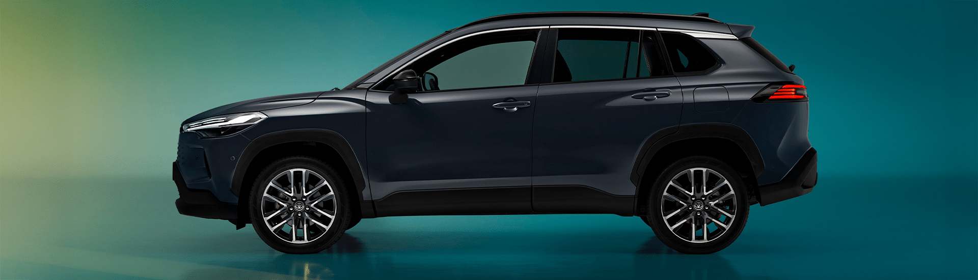 Toyota Corolla Cross 2025: GR Sport Flagship to Head Up-up de petit SUV lift