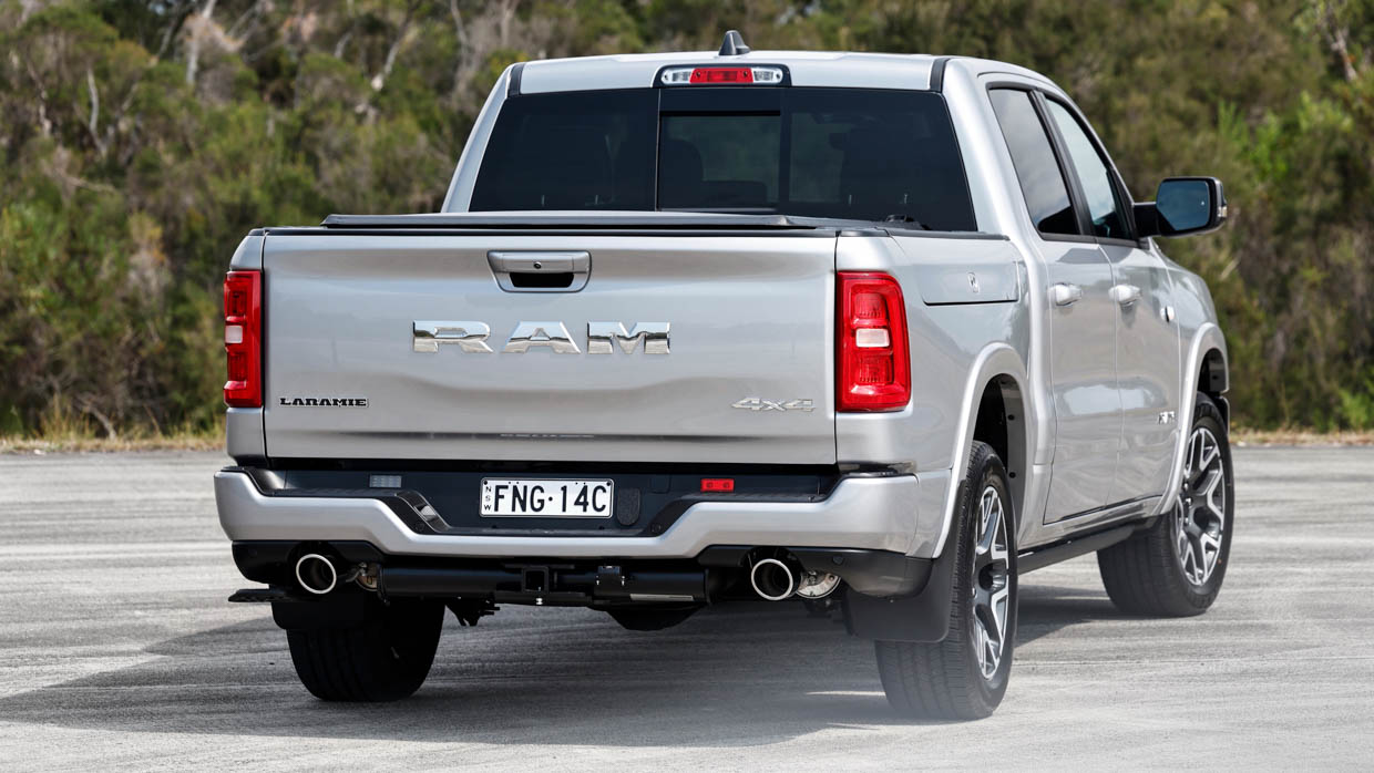 2025 RAM 1500 Laramie statique arrière