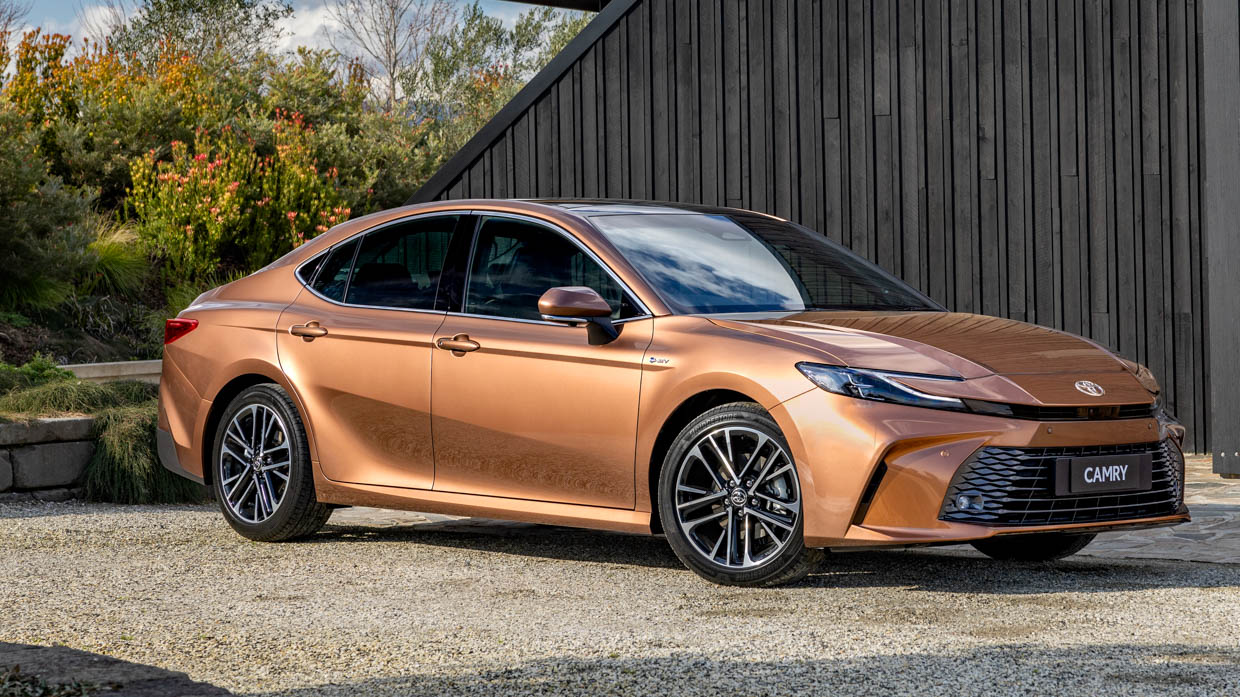 2024 Toyota Camry SL Front 3/4 statique