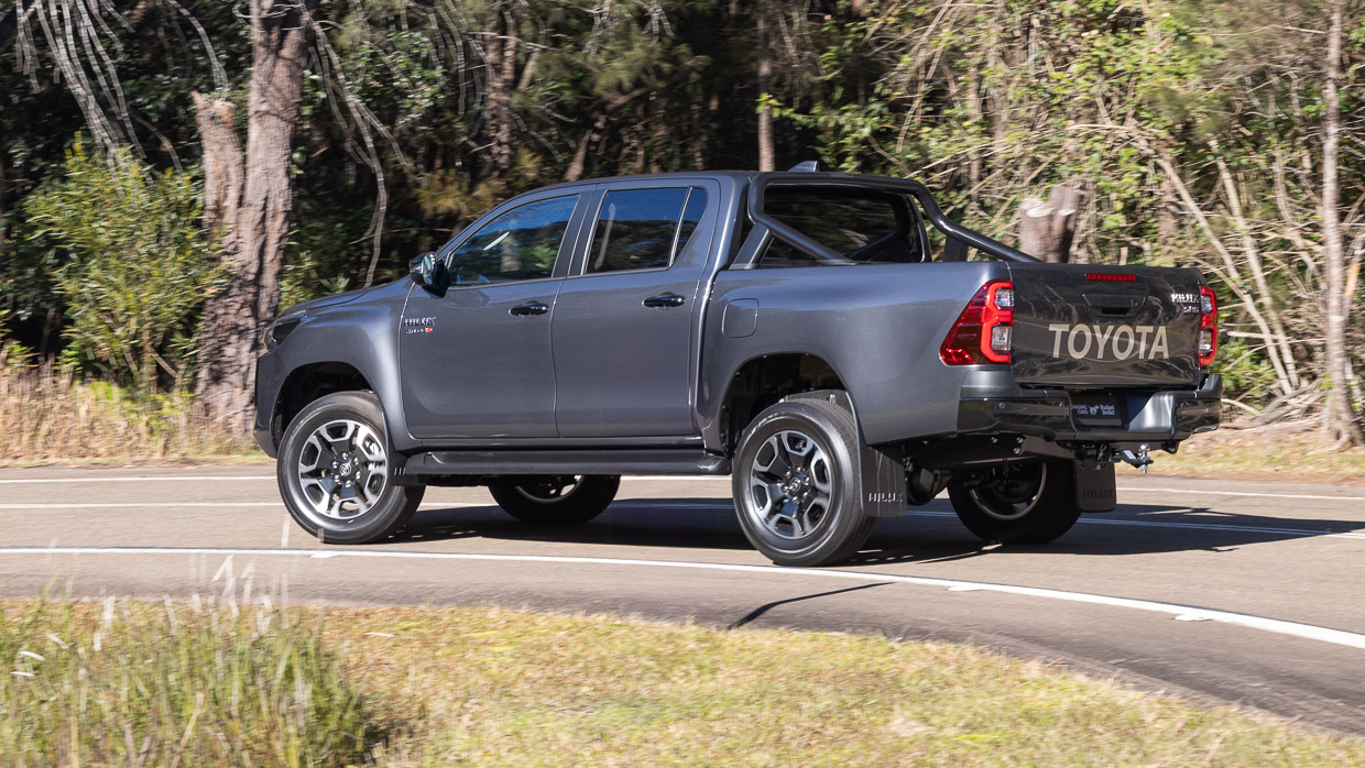 Toyota Hilux SR5 2025 conduite 14