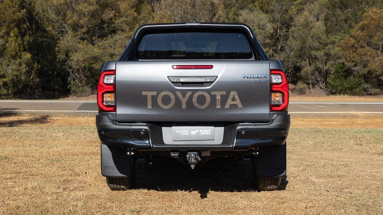 Toyota Hilux SR5 2025 arrière