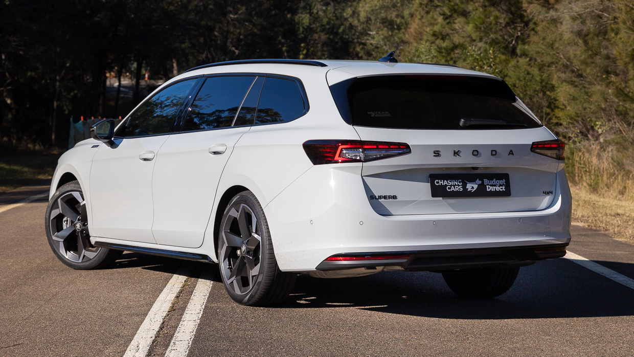 Skoda Superb Sportline 2025 arrière 3/4