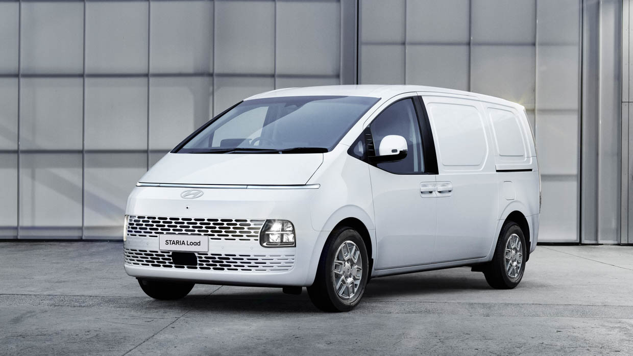 2025 Hyundai Staria Charge Front 3/4 Shot statique