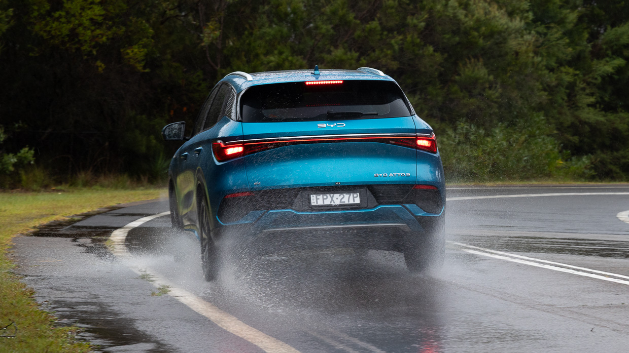 BYD ATTO 3 Premium 2025 conduisant 9