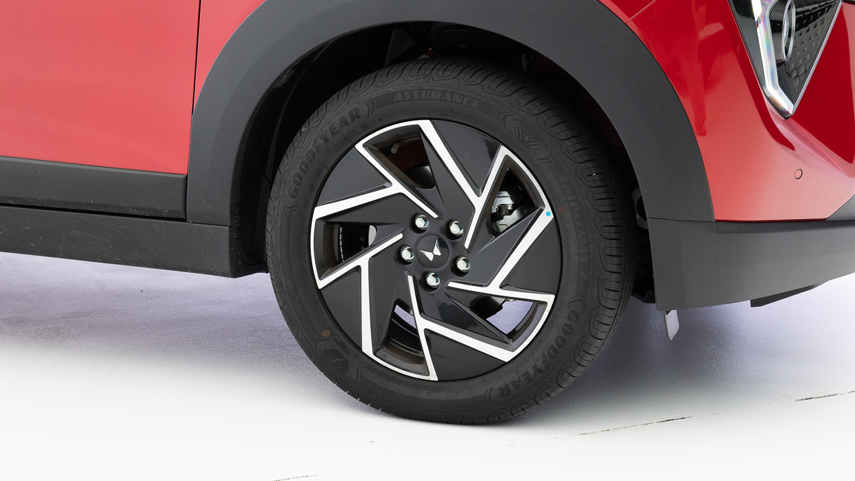 Mahindra XUV3XO AXL7 2025 Roue avant