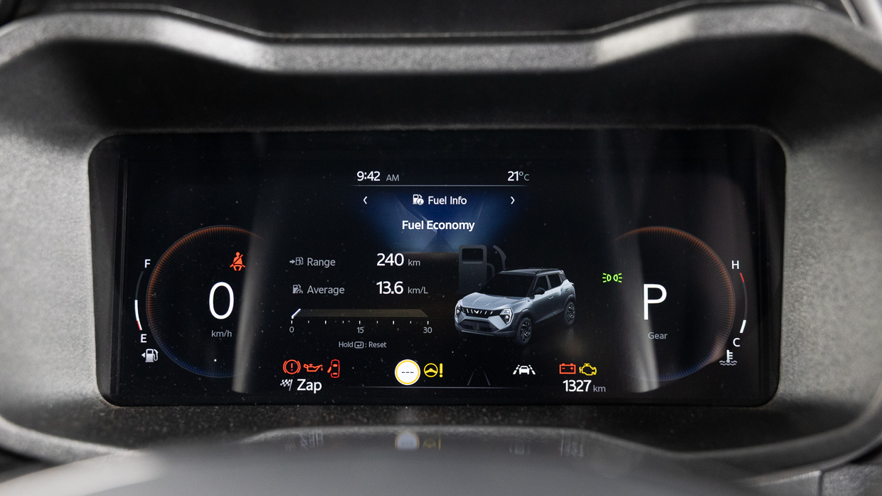MAHINDRA XUV3XO AXL7 2025 Écran intérieur