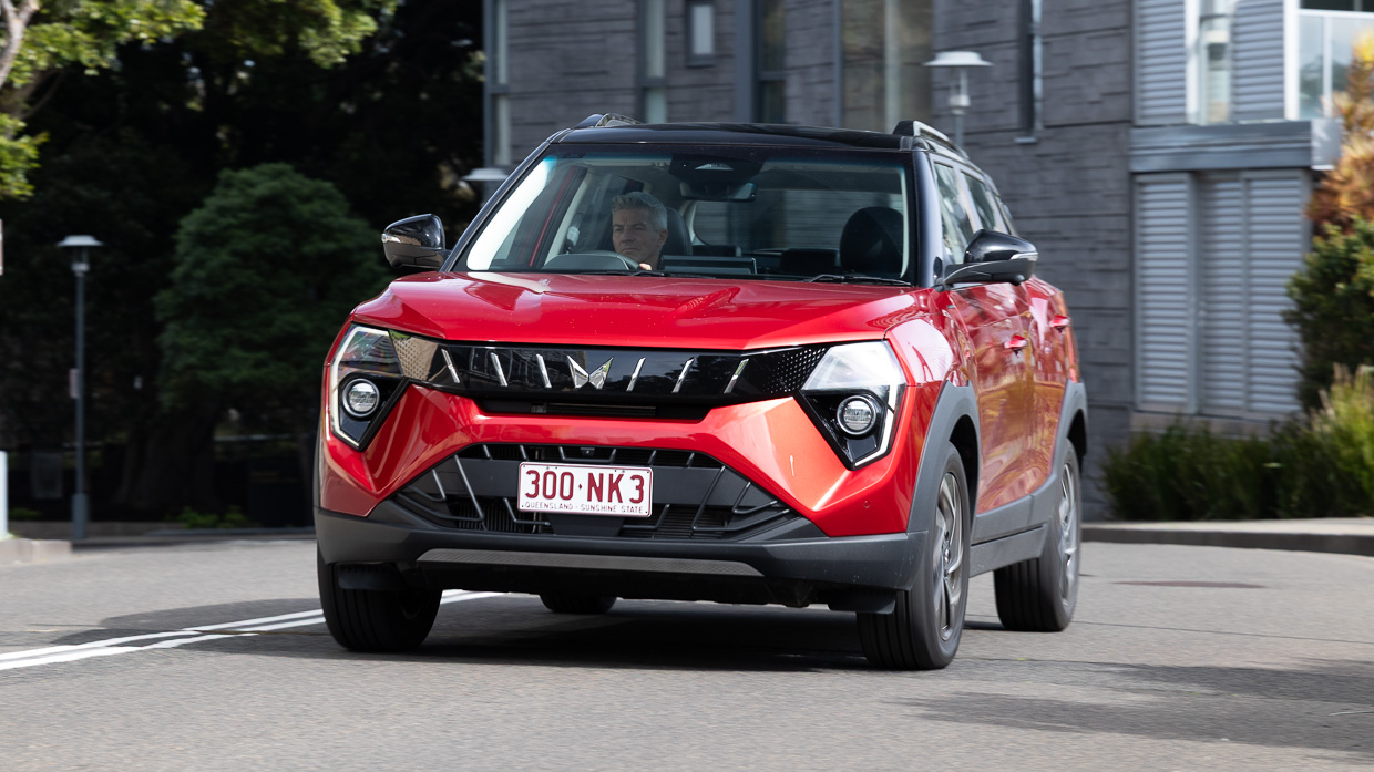 MAHINDRA XUV3XO AXL7 2025 CONDUCTION