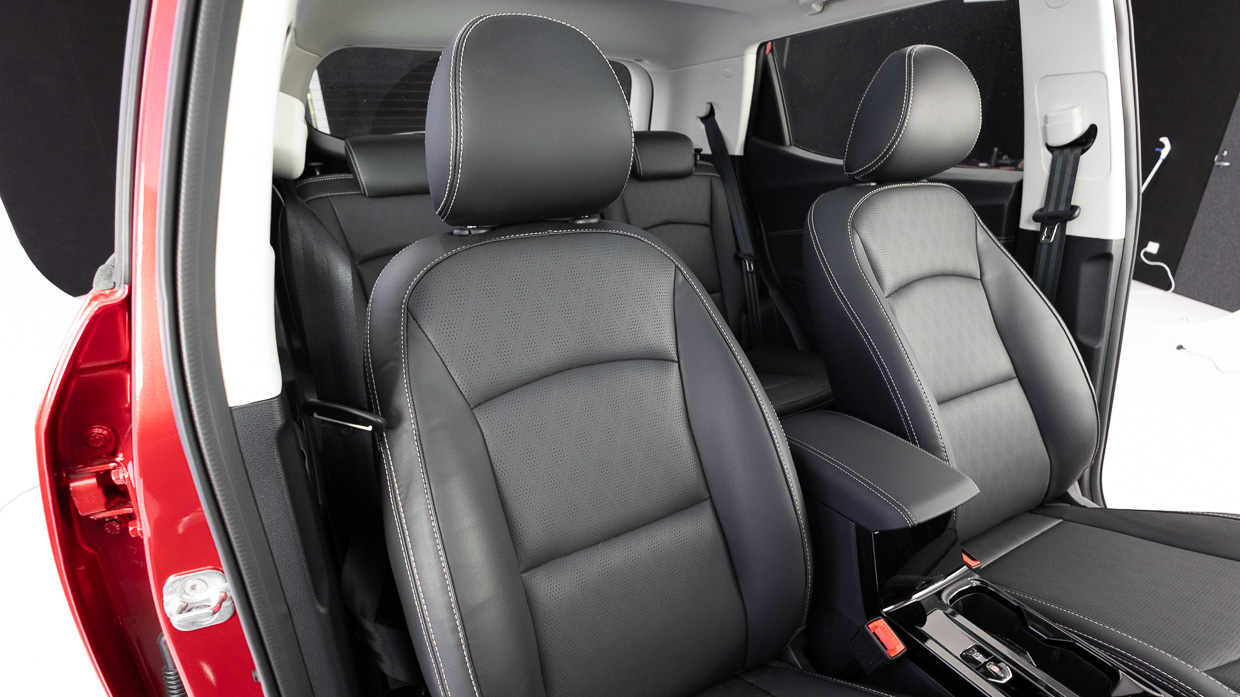 MAHINDRA XUV3XO AXL7 2025 sièges intérieurs