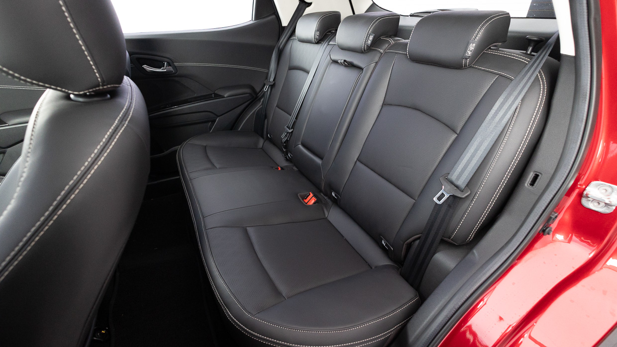 MAHINDRA XUV3XO AXL7 2025 sièges intérieurs