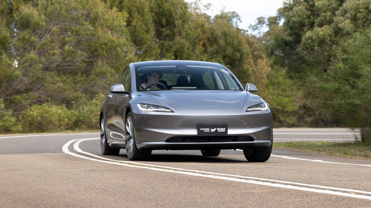 Nouveau Tesla Model 3 2026 RWD à longue portée entraîne jusqu'à 750 km sur une seule charge, battant BYD Seal et Polestar 2