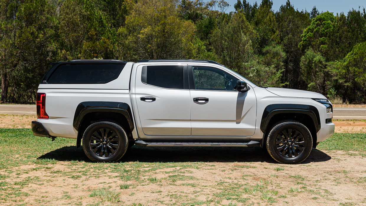 Mitsubishi Triton GSR 2025 LT côté