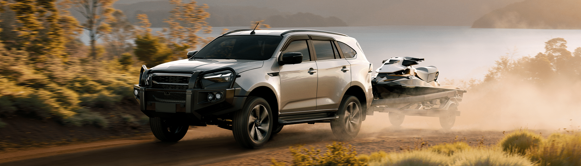 Le MU-X « Tour Mate » d'Isuzu, prêt pour le road-trip, est de retour ! La variante en édition spéciale gagne un pare-buffle, un contrôleur de frein et plus encore pour MY25.5