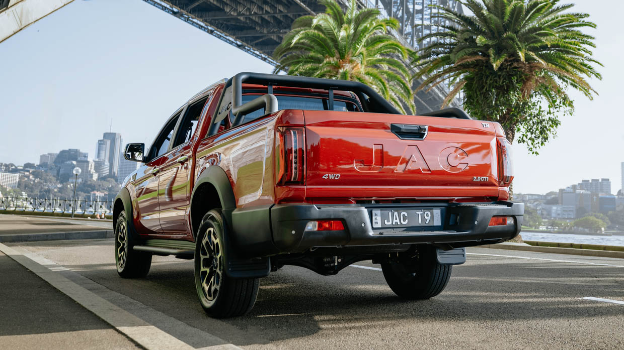 Vue arrière du JAC Motors T9 2024 près du port de Sydney