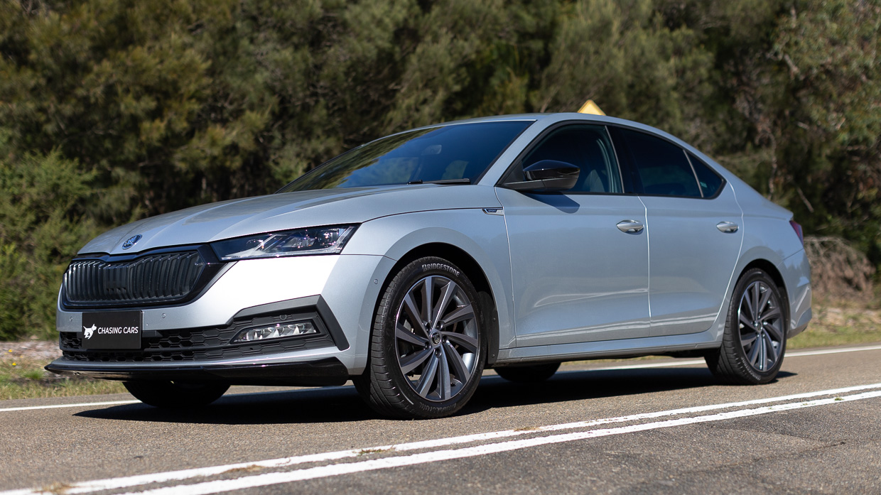 2024 Skoda Octavia Sportline avant 3/4 faible statique