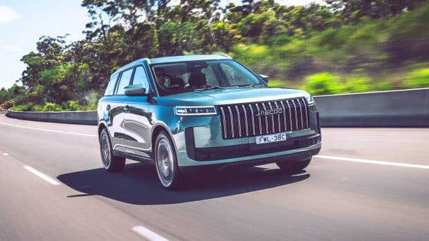 Jaecoo J5 2026 : Tiggo 4 twin à partir de 25 990 $ en voiture pour rivaliser avec Mazda CX-3 et Hyundai Kona