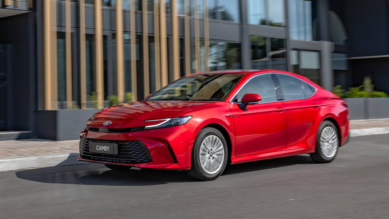 Prise de vue en angle latéral de la Toyota Camry Ascent 2024