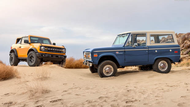 Ford Bronco 2 portes 2021 avec Bronco plus ancien