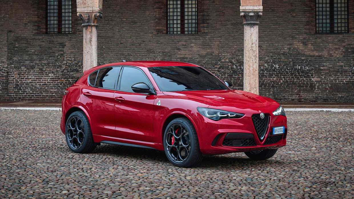 2023 Alfa Romeo Stelvio QV avant 3/4 rouge