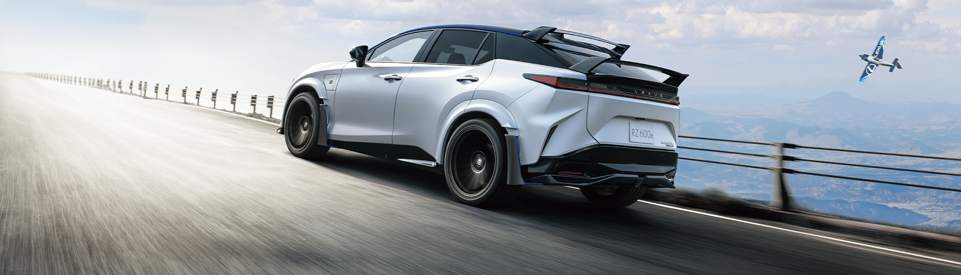 Lexus RZ600e F Sport Performance 2026 : modèle le plus puissant à ce jour avec direction à fourche et prix de 135 000 $